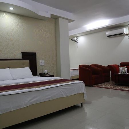 Hotel City Plaza Джессор Экстерьер фото